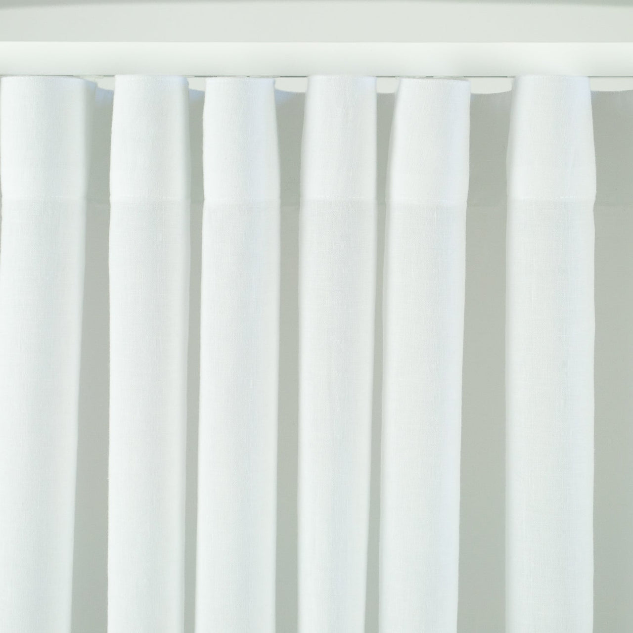 Curtain in White Colour